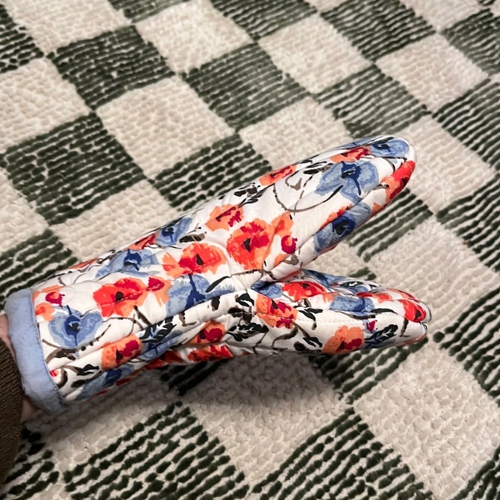 Anthropologie floral cotton oven mitt
